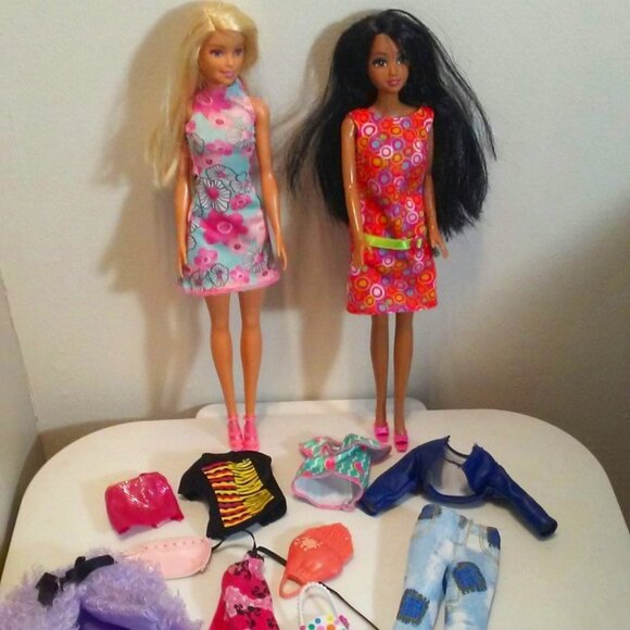 Two Barbies with clothes and accessories - 13 total pieces - Picture 1 of 8